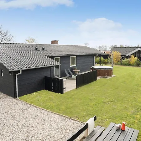 3 Bedroom Beautiful In Juelsminde *