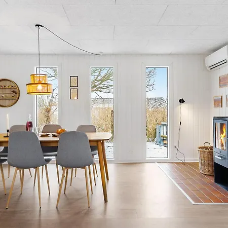 3 Bedroom Beautiful In Juelsminde Sonderby (Midtjylland)